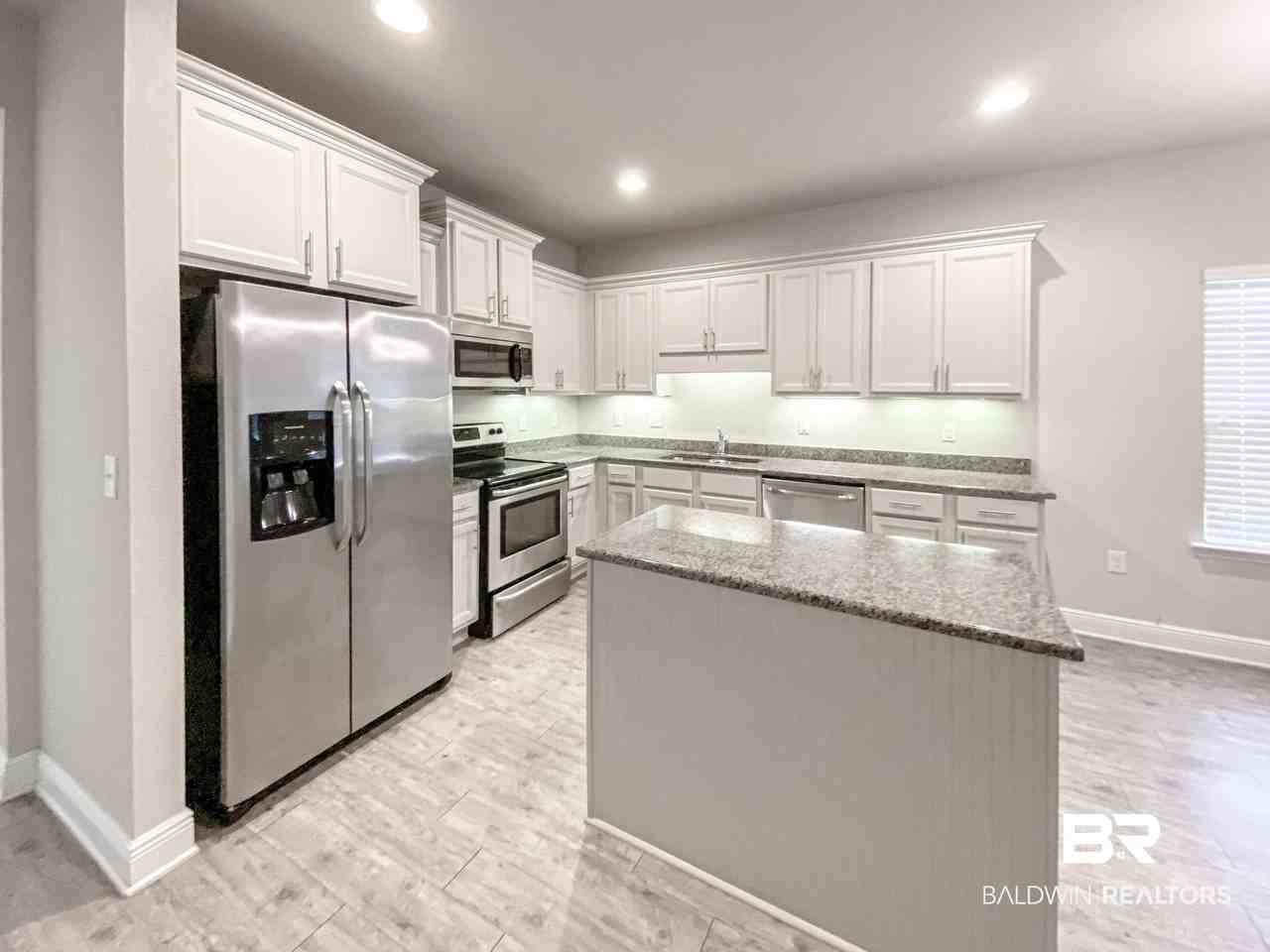 1713 Covington Ln - Photo 4 of 21