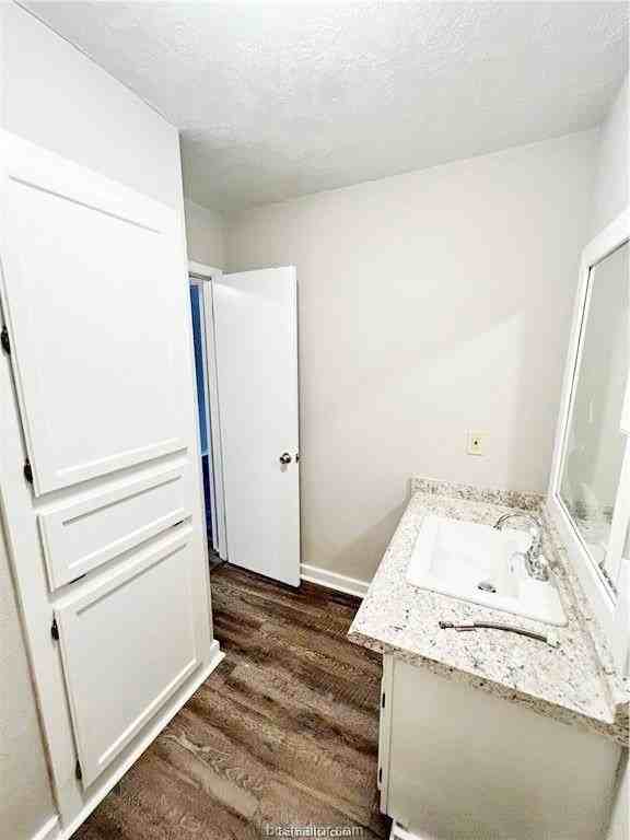 3802 College Main St #8 - Photo 5 of 11