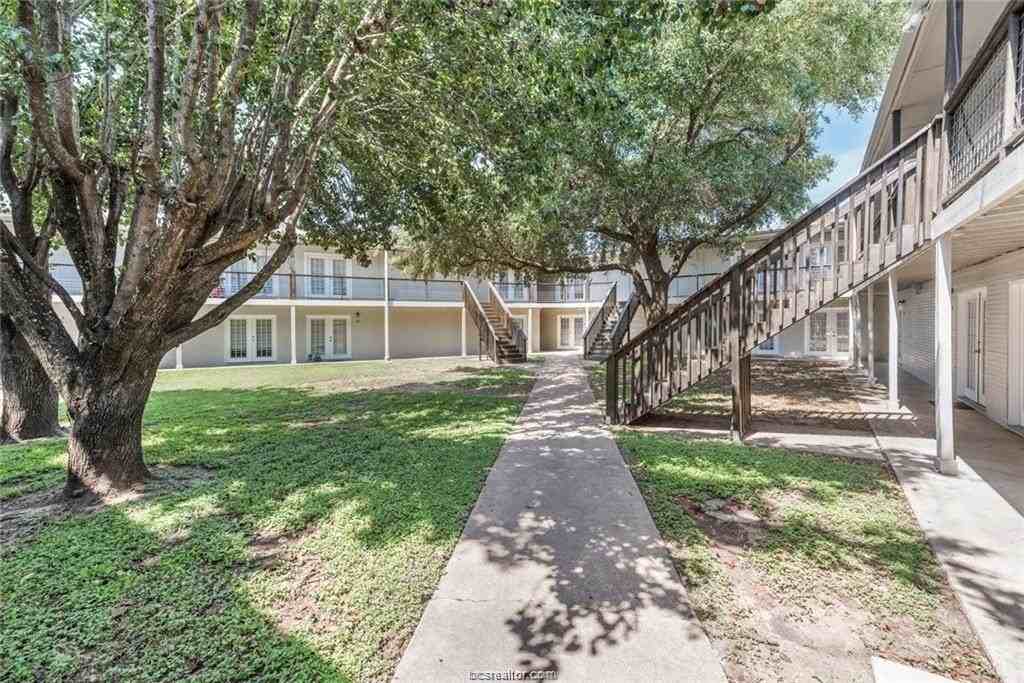 3900 Old College Rd #17 - Photo 3 of 11
