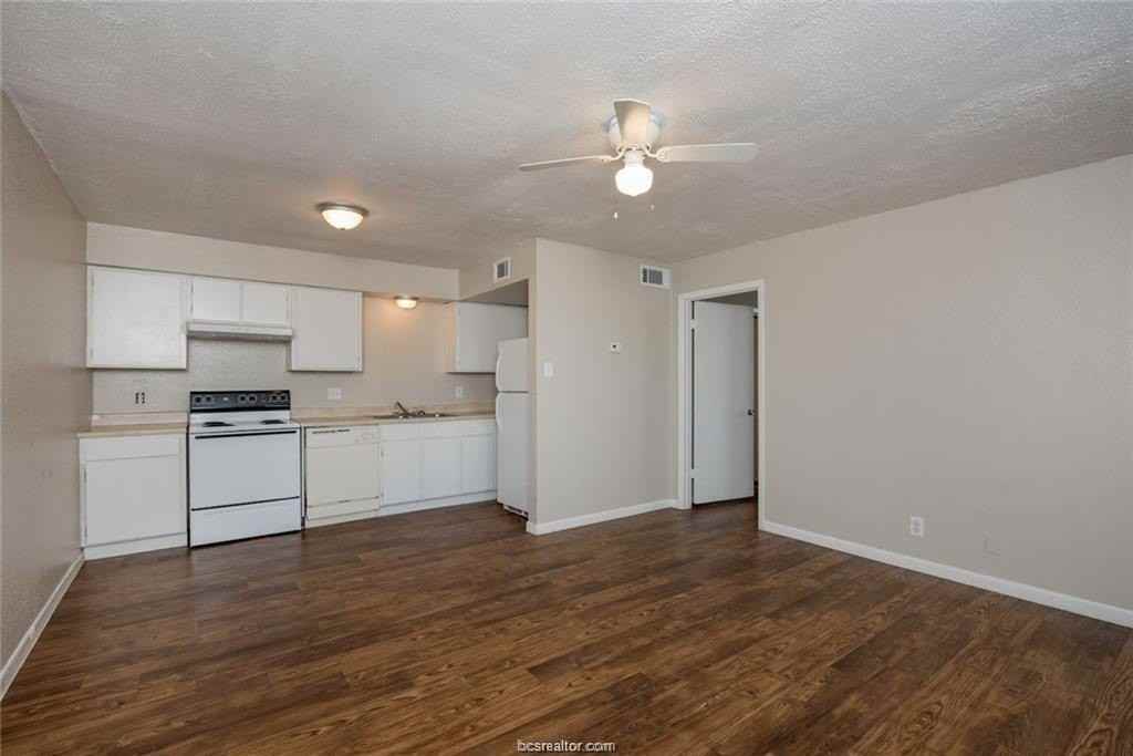 3900 Old College Rd #17 - Photo 4 of 11