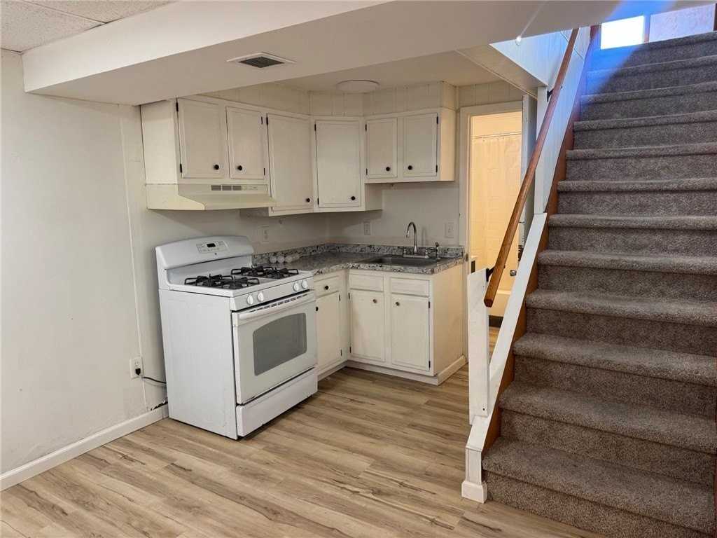 197 Fuller Ave - Photo 3 of 6