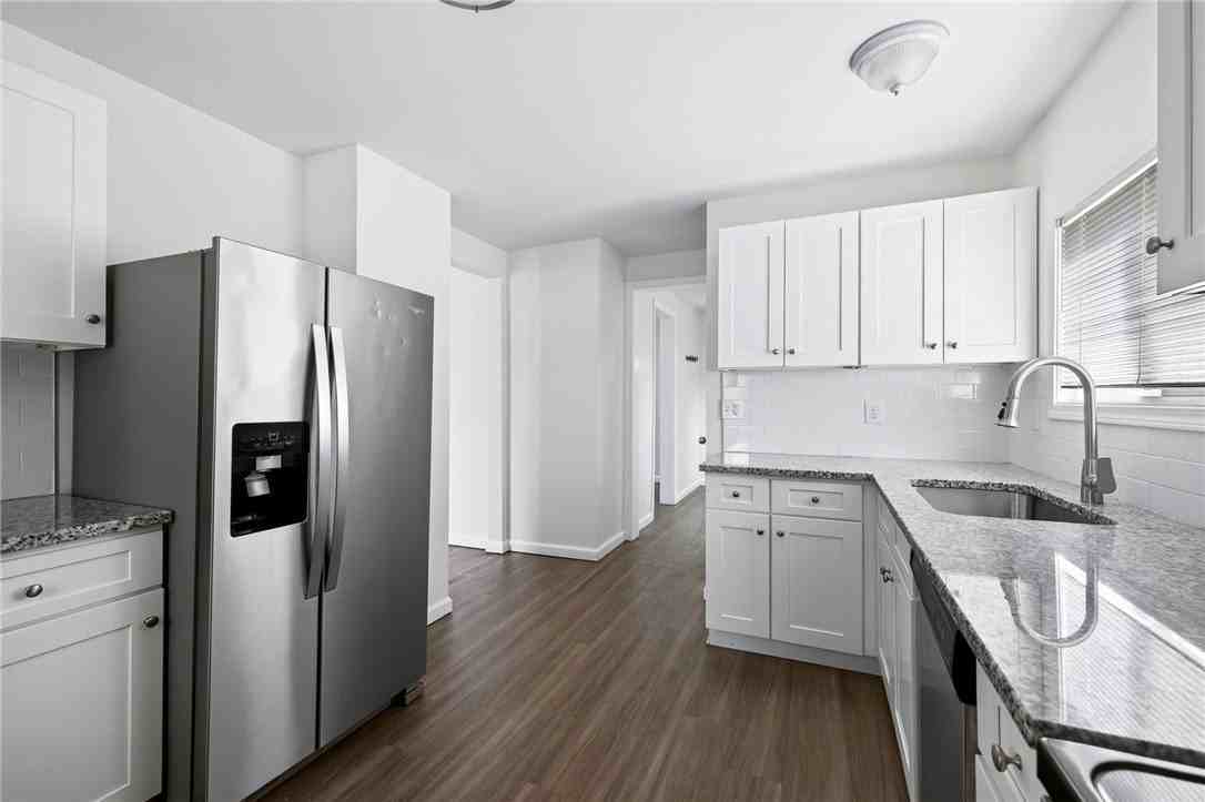 17 Heather St - Photo 7 of 25