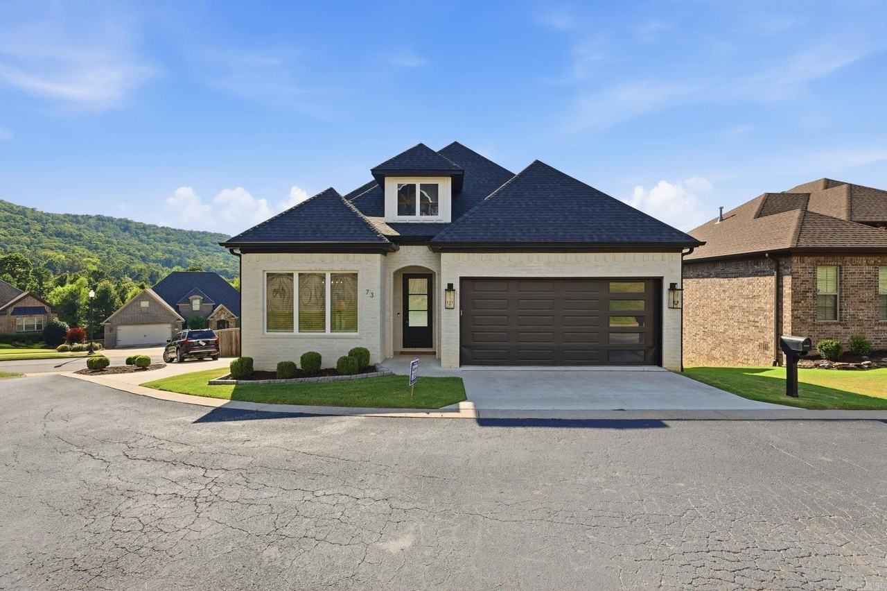 73 Tournay Cir - Photo 2 of 46