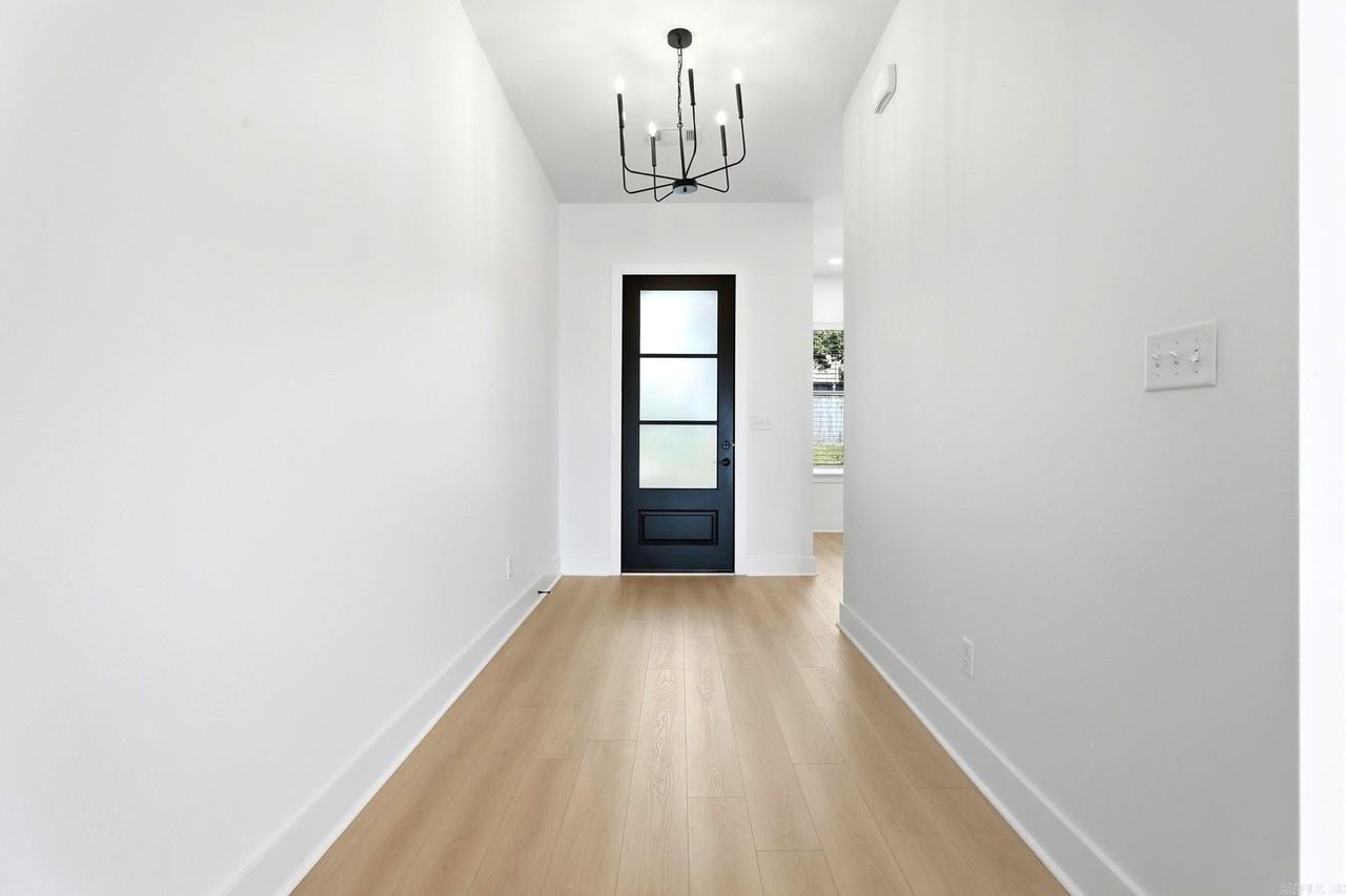73 Tournay Cir - Photo 4 of 46