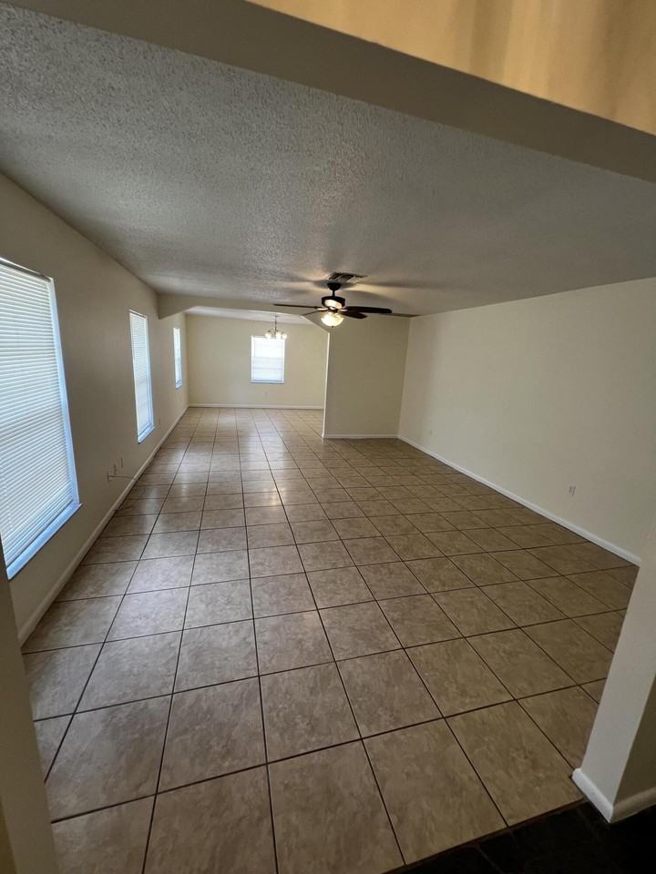 1024 Jamaica Ave - Photo 2 of 36