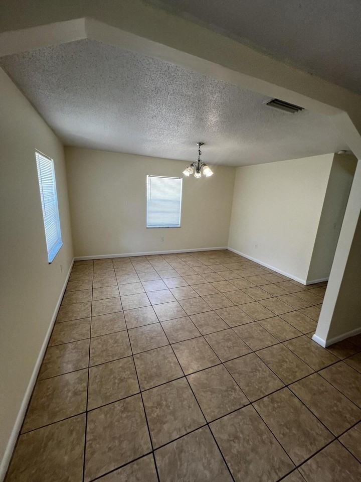 1024 Jamaica Ave - Photo 4 of 36