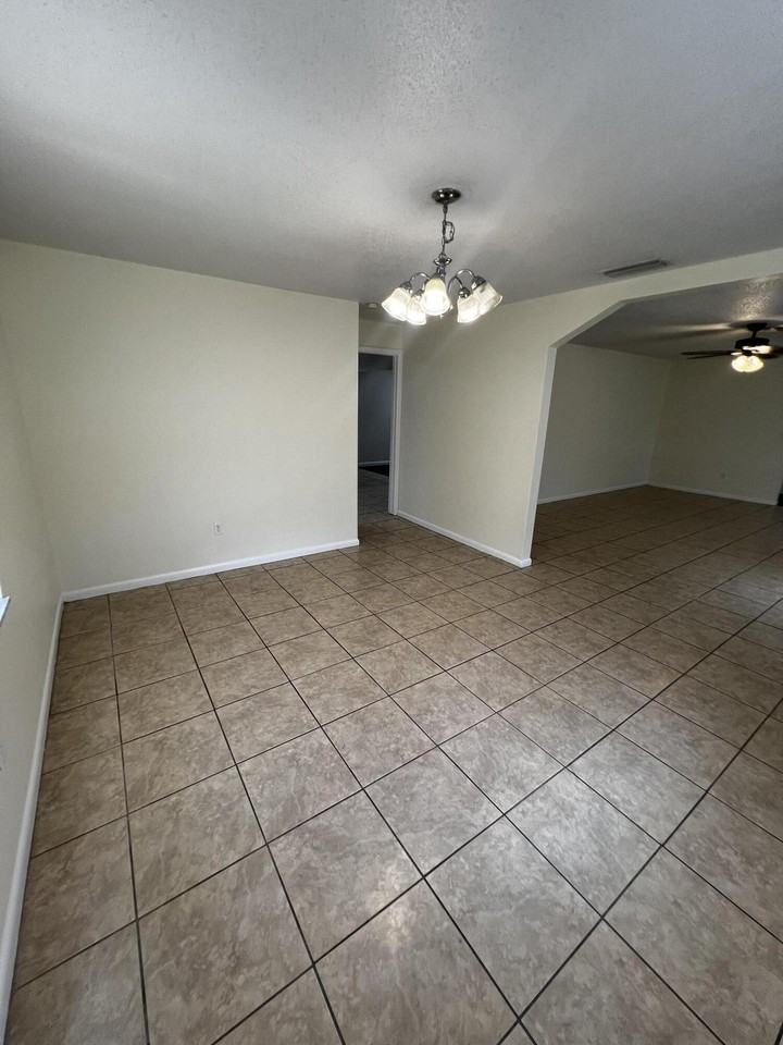 1024 Jamaica Ave - Photo 5 of 36