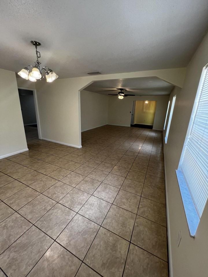 1024 Jamaica Ave - Photo 6 of 36