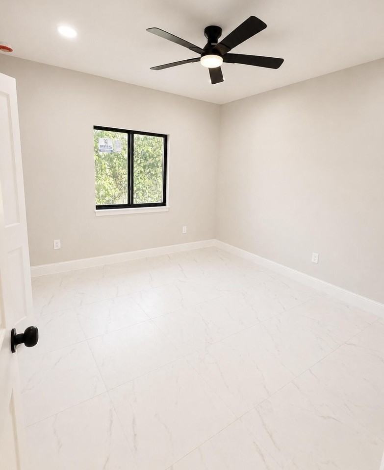 617 Texas Ct - Photo 6 of 7