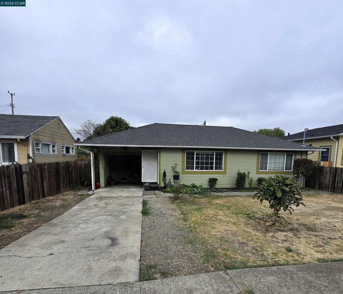 905 Pine St - Photo 2 of 12