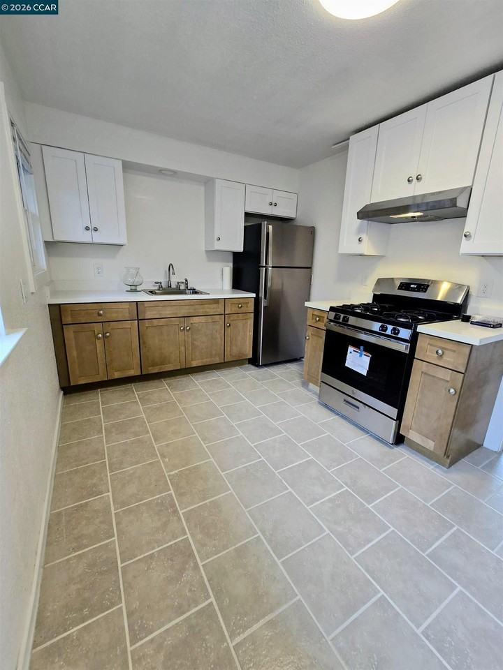 905 Pine St - Photo 5 of 12