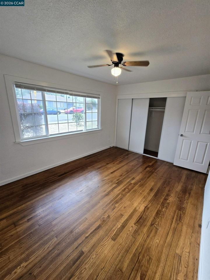 905 Pine St - Photo 7 of 12