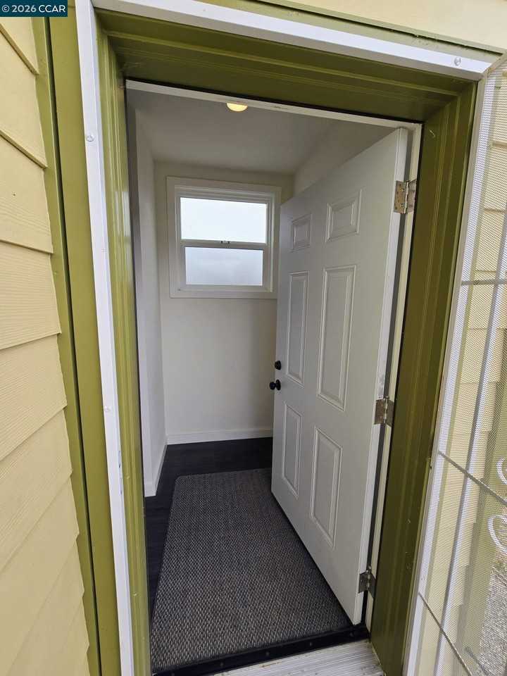 901 Pine St - Photo 3 of 15