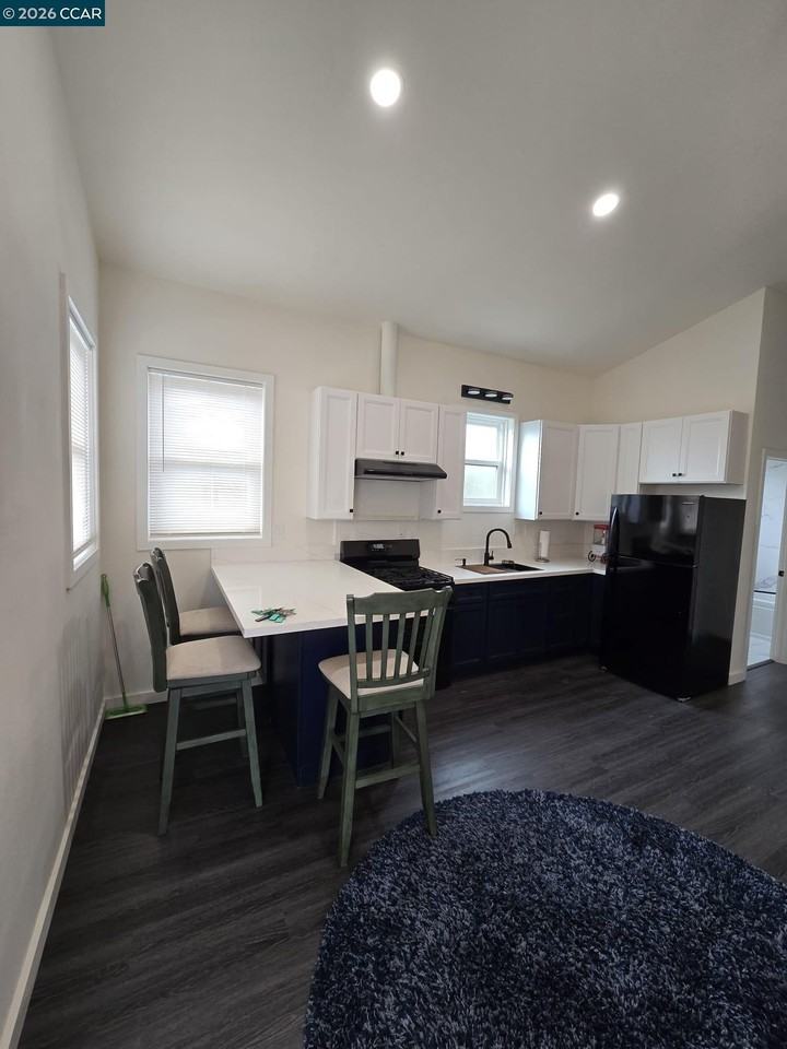 901 Pine St - Photo 5 of 15