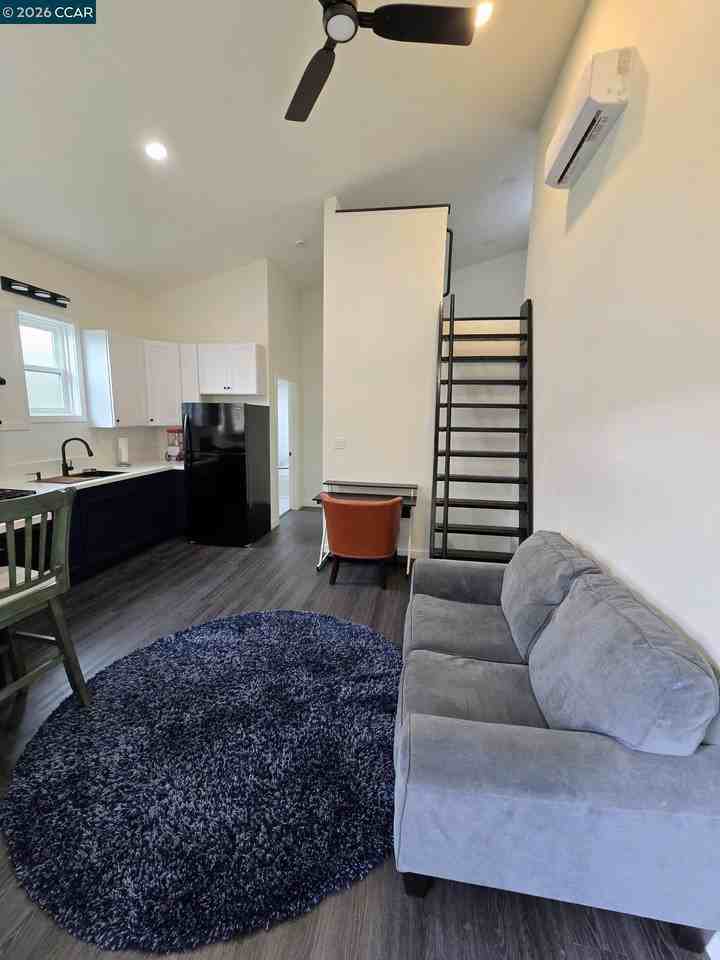 901 Pine St - Photo 6 of 15