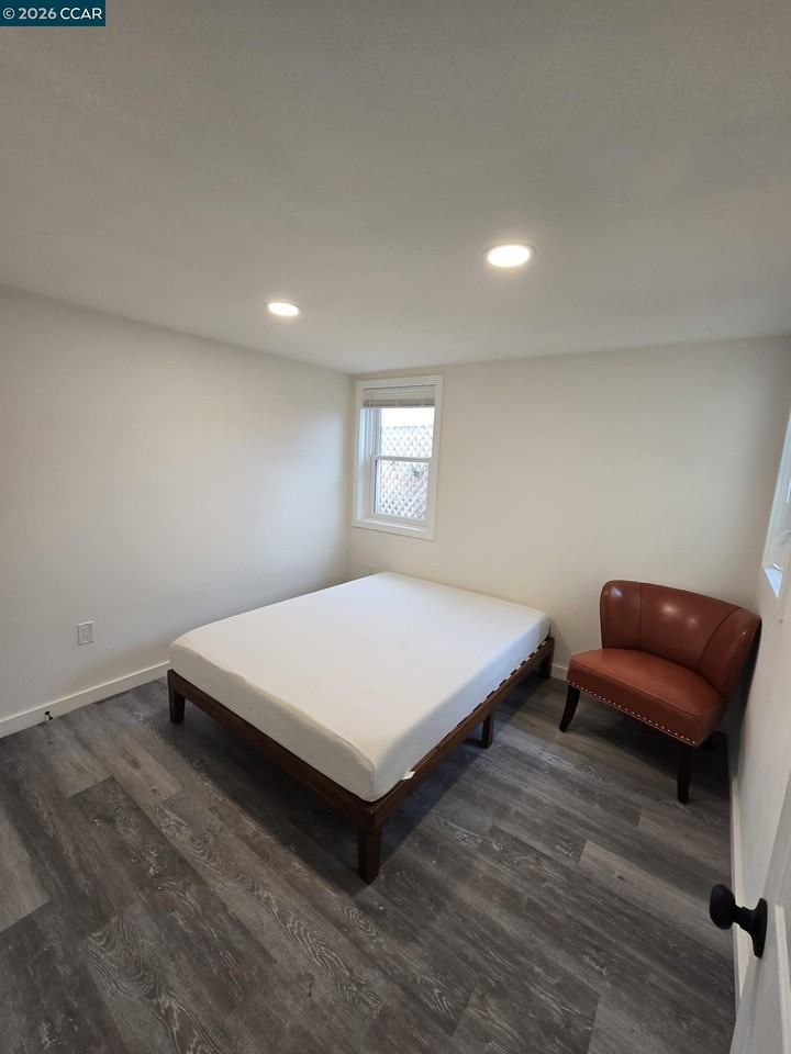 901 Pine St - Photo 7 of 15