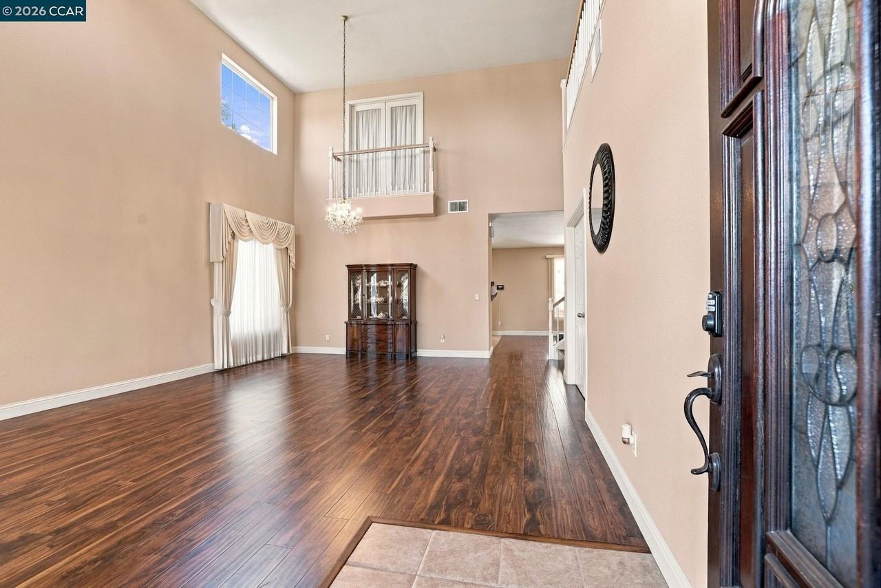 204 Millbrook Dr - Photo 3 of 25