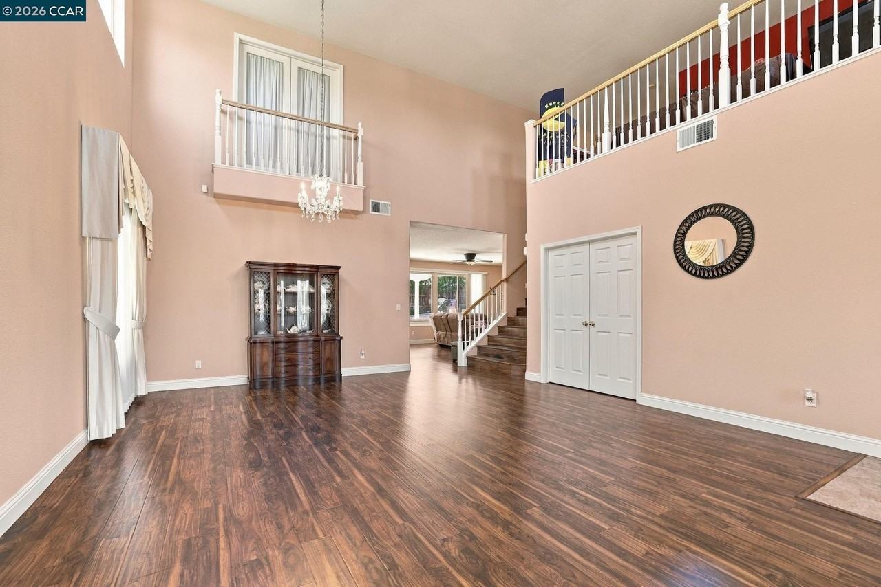 204 Millbrook Dr - Photo 4 of 25