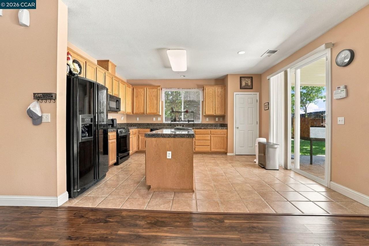 204 Millbrook Dr - Photo 6 of 25