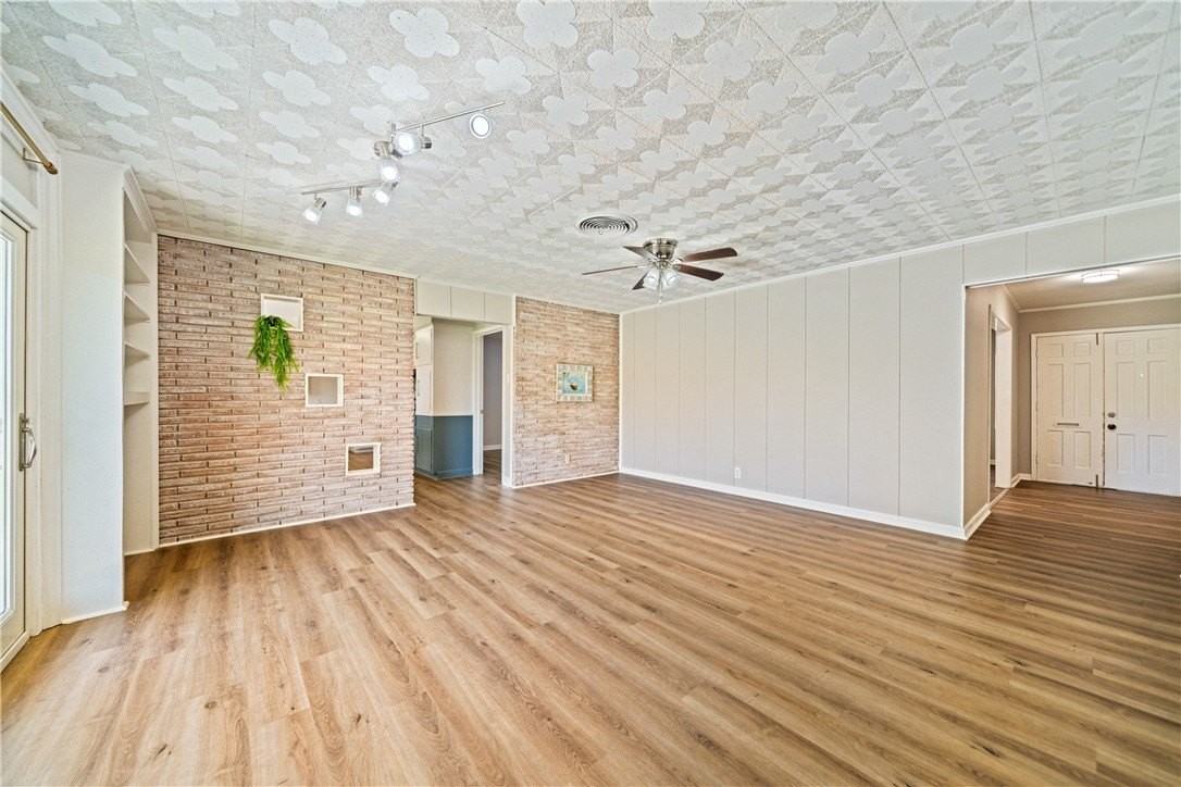 429 Montclair Dr - Photo 4 of 41