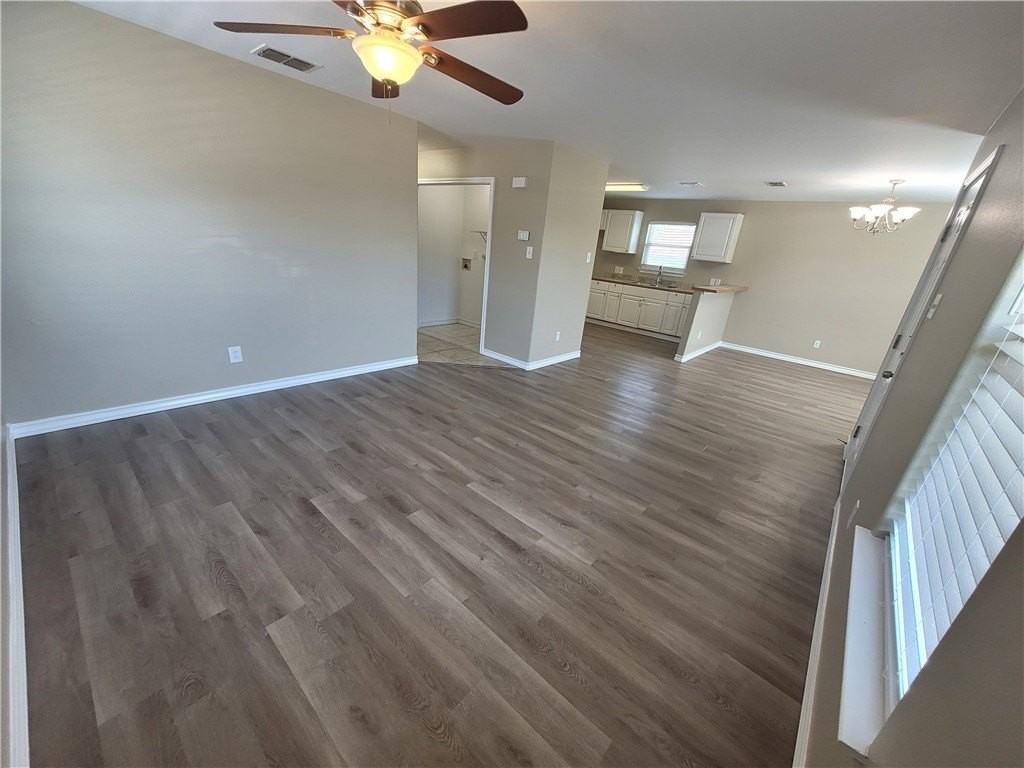 508 Lakeside Dr - Photo 4 of 23