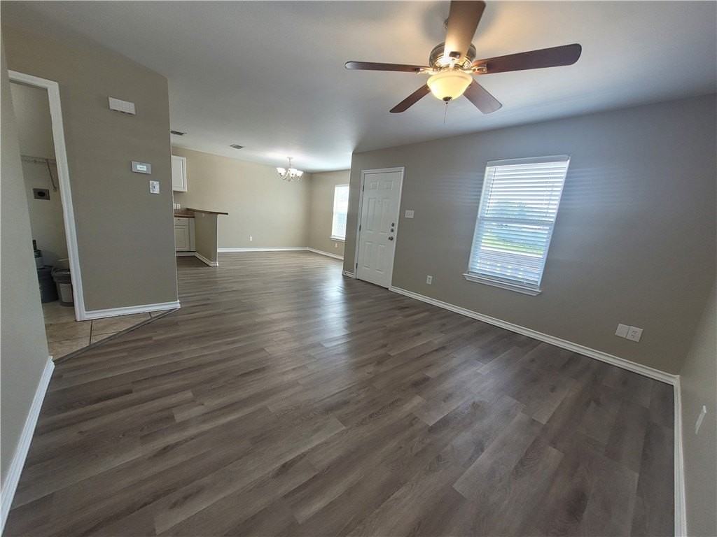 508 Lakeside Dr - Photo 5 of 23