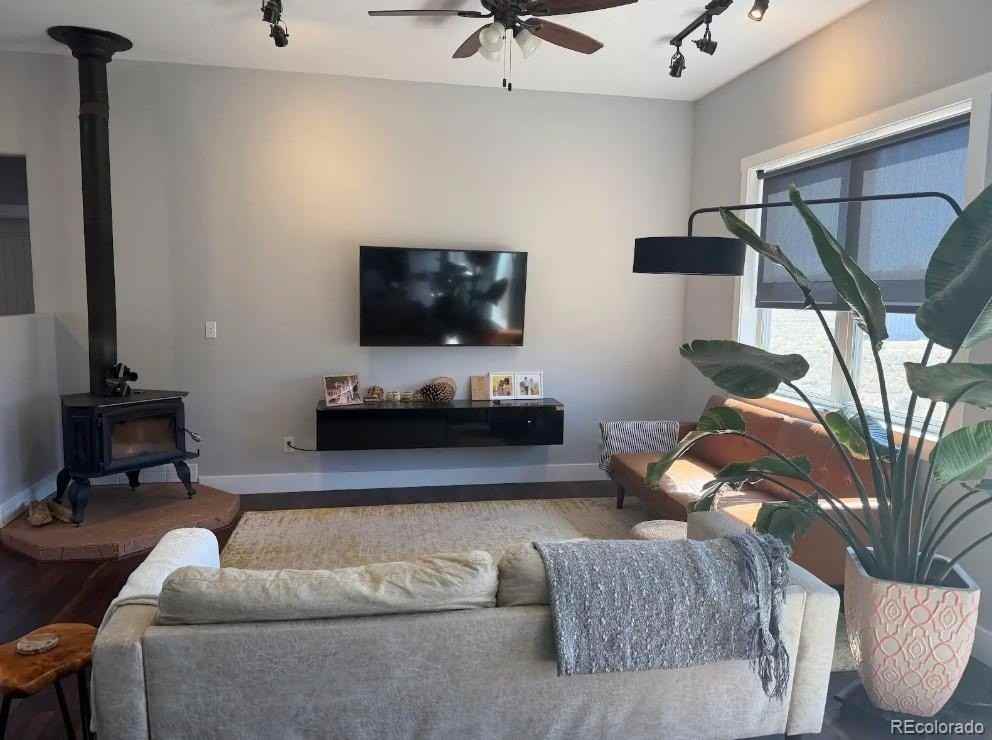 31300 Glenview Dr - Photo 2 of 33