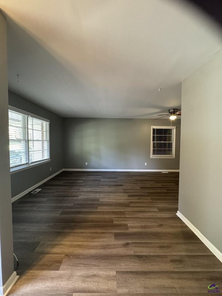 117 Colonial Rd - Photo 2 of 14