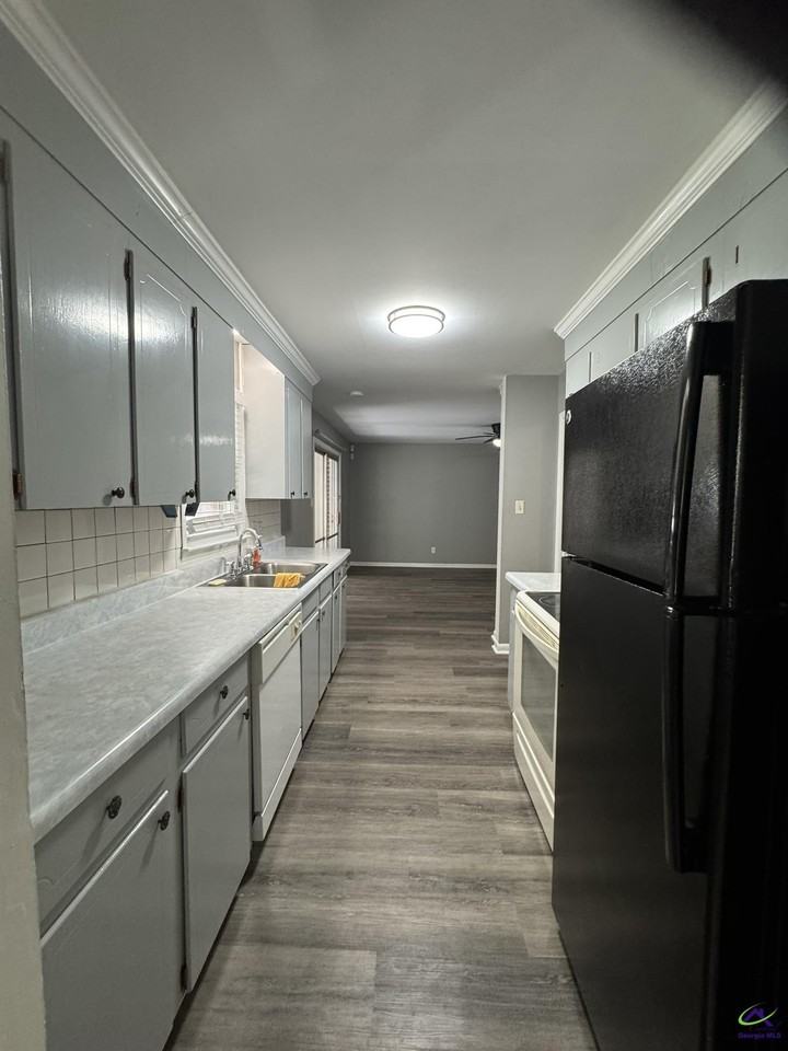 117 Colonial Rd - Photo 3 of 14