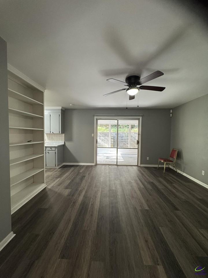 117 Colonial Rd - Photo 4 of 14