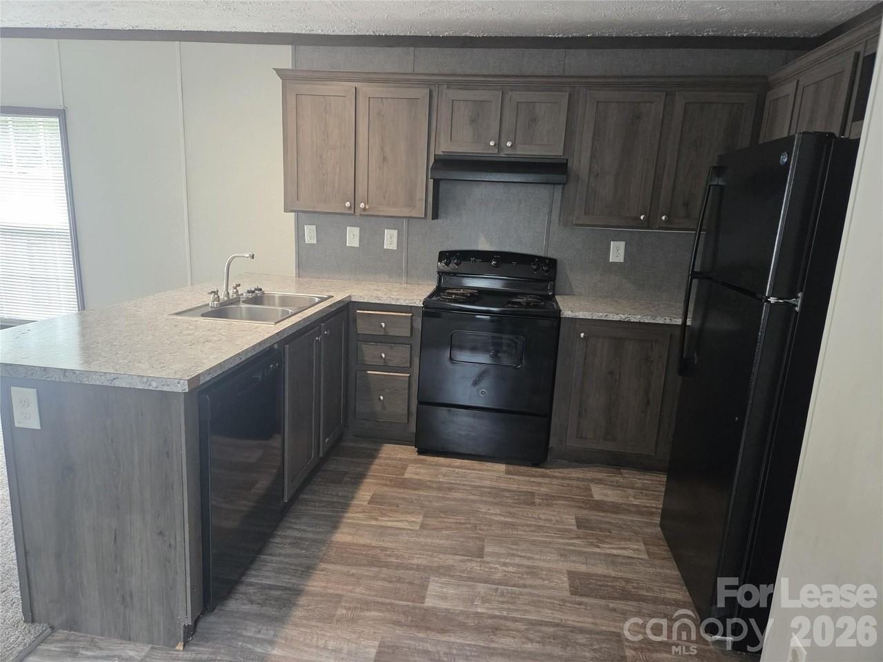 213 Kimberly Cir - Photo 2 of 12