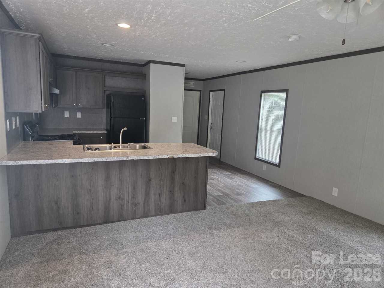 213 Kimberly Cir - Photo 3 of 12