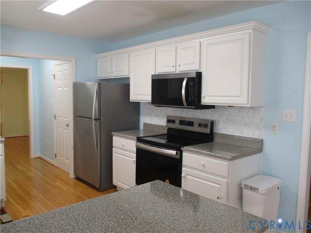 5528 Abbott Cir - Photo 5 of 18