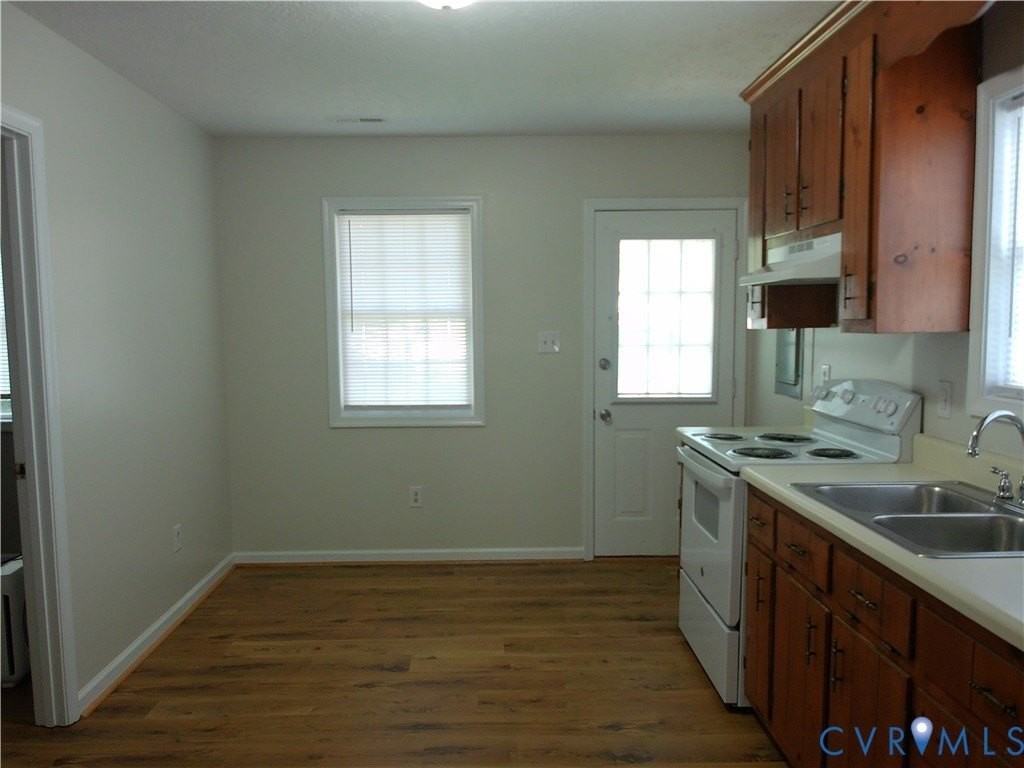 212 N Kalmia Ave - Photo 5 of 16
