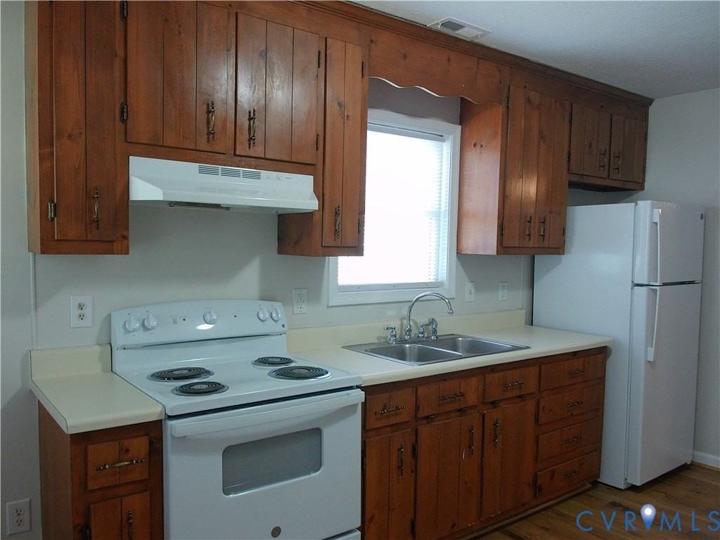 212 N Kalmia Ave - Photo 6 of 16