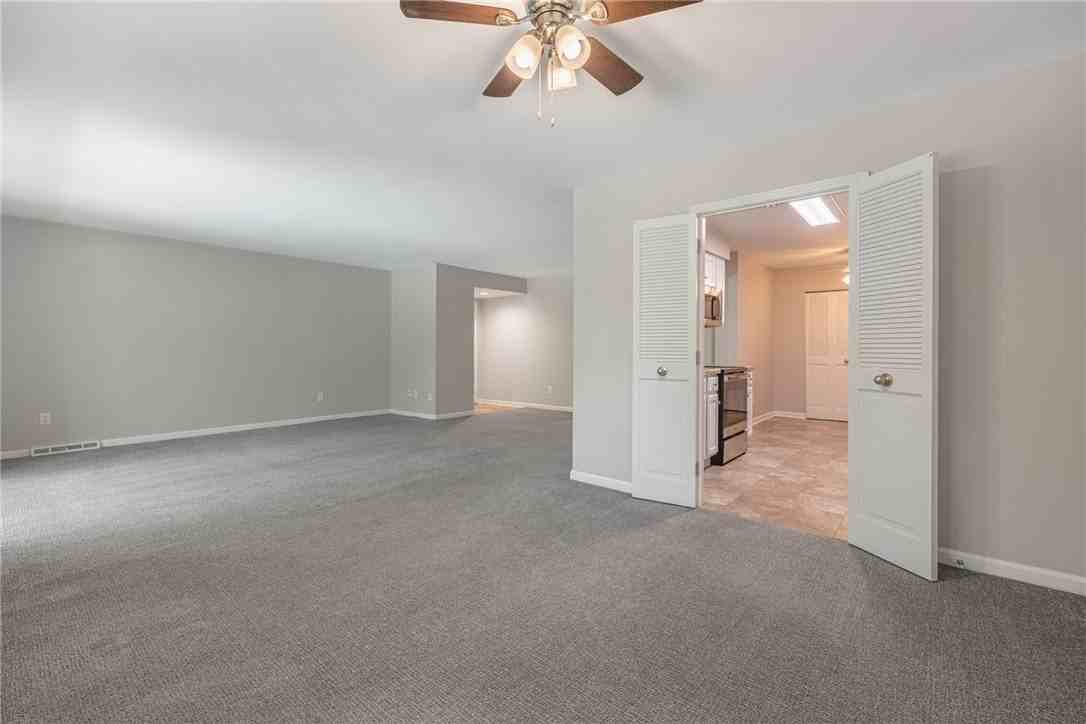 3215 Southdale Dr #7 - Photo 4 of 18
