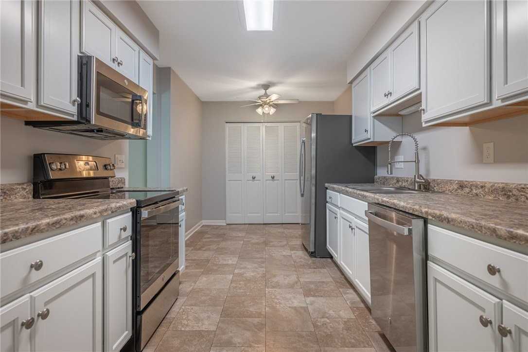 3215 Southdale Dr #7 - Photo 6 of 18