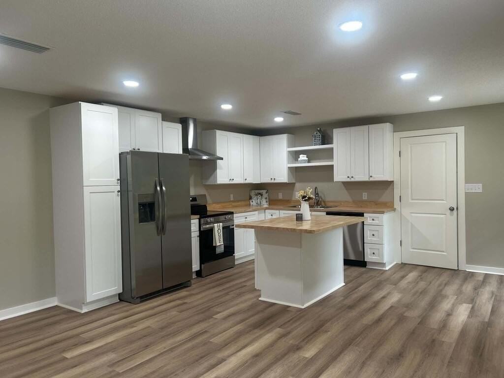 1804 Azure Dr - Photo 4 of 15