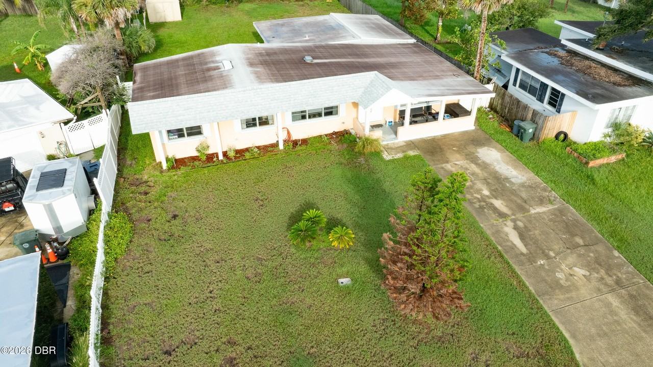 1255 Waverly Dr - Photo 4 of 50