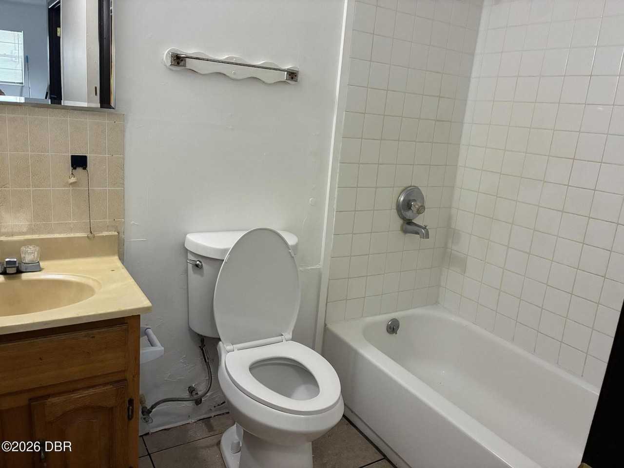 228 S Summit St #1 - Photo 7 of 7