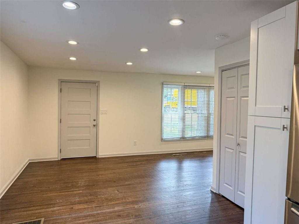 2093 Verbena St Nw - Photo 5 of 19
