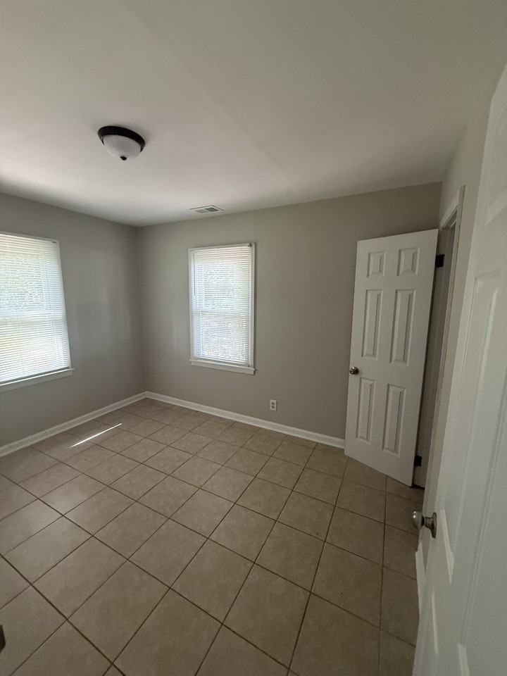 213 Johns Rd #1 - Photo 4 of 20