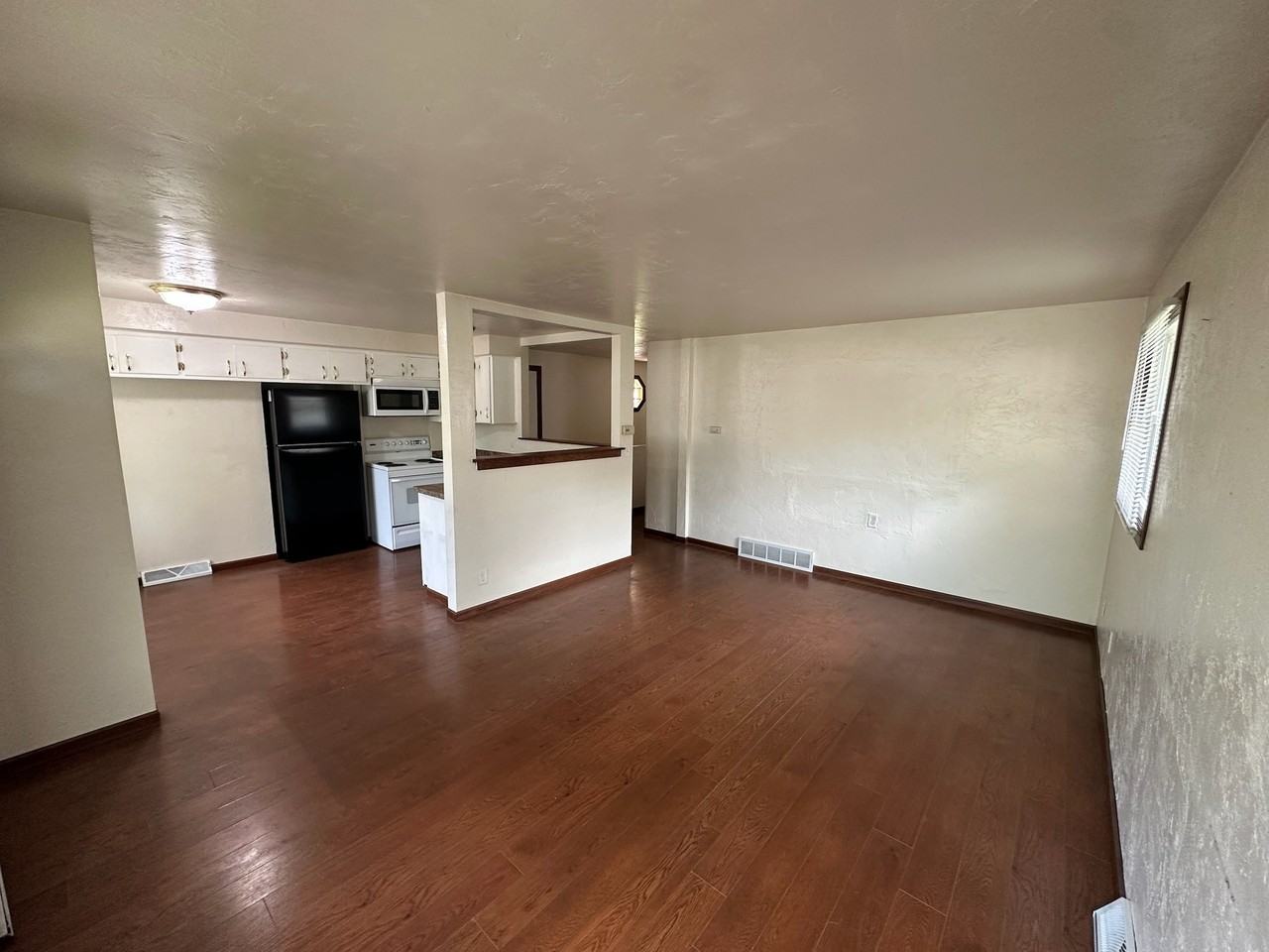 413 Tampa Way #413 - Photo 2 of 13
