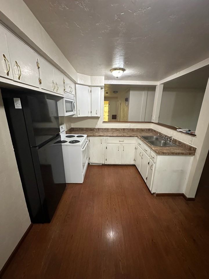 413 Tampa Way #413 - Photo 3 of 13