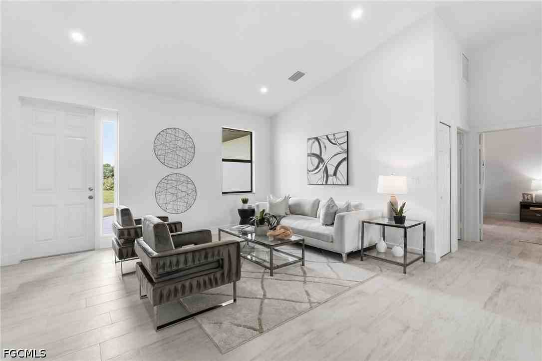 2210 Nw 9th Ave - Photo 7 of 42