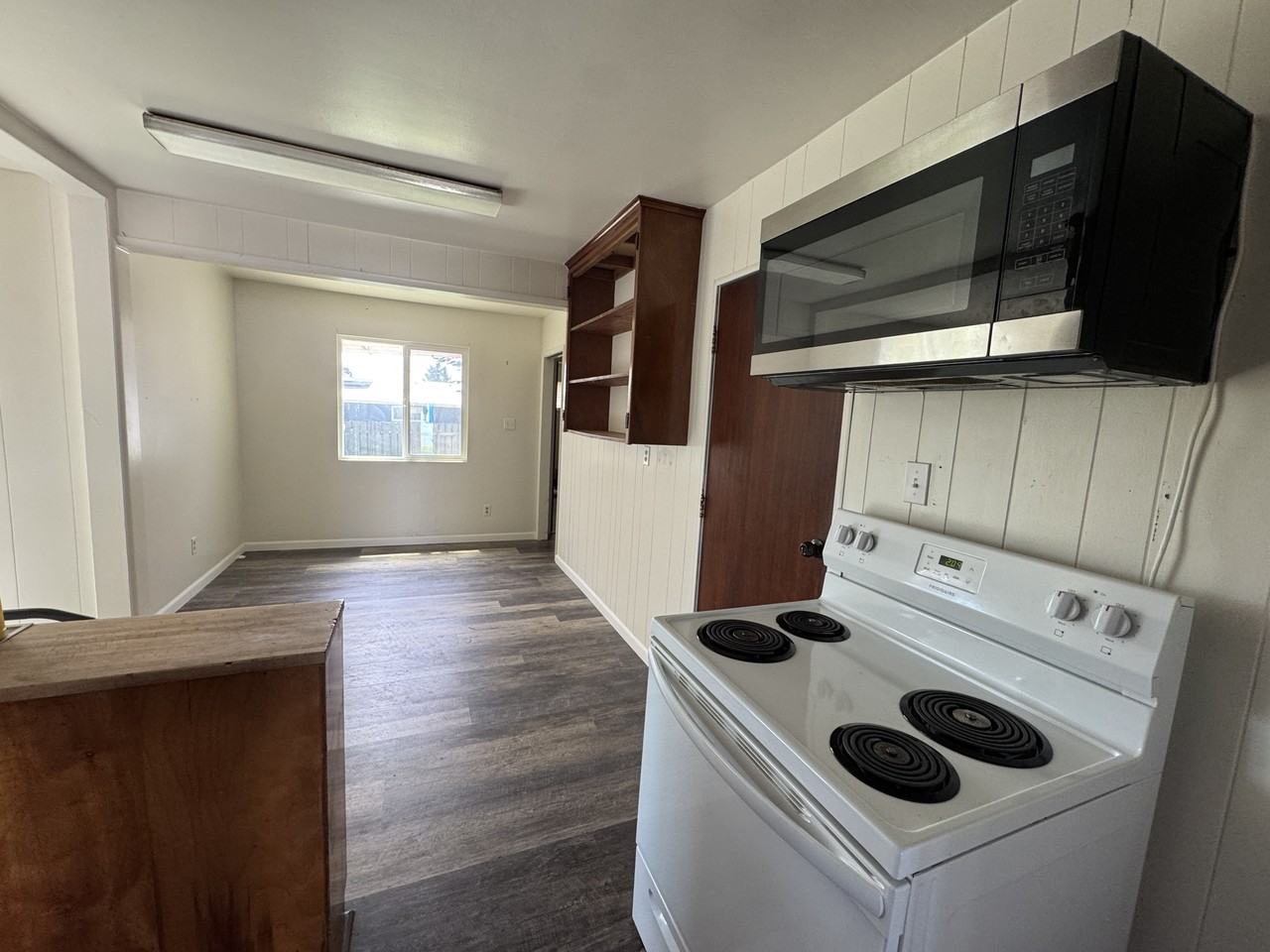 1152 A St - Photo 4 of 9