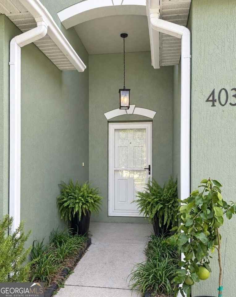 403 Soncel Dr - Photo 2 of 40