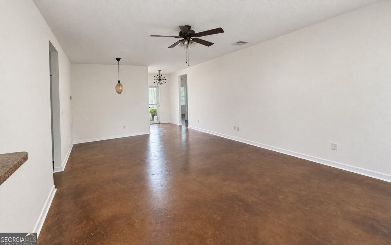 403 Soncel Dr - Photo 5 of 40