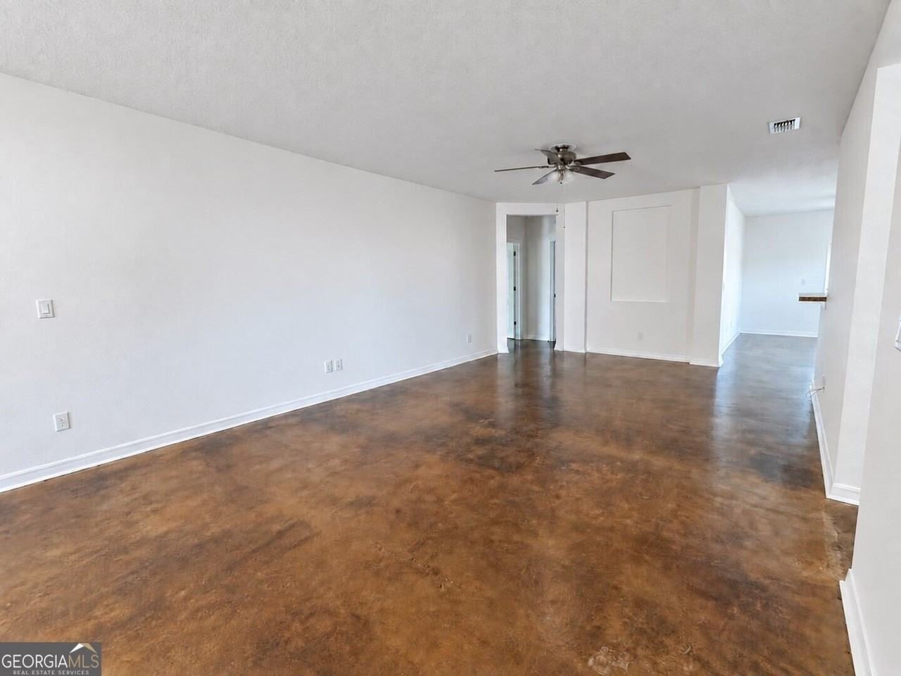 403 Soncel Dr - Photo 6 of 40