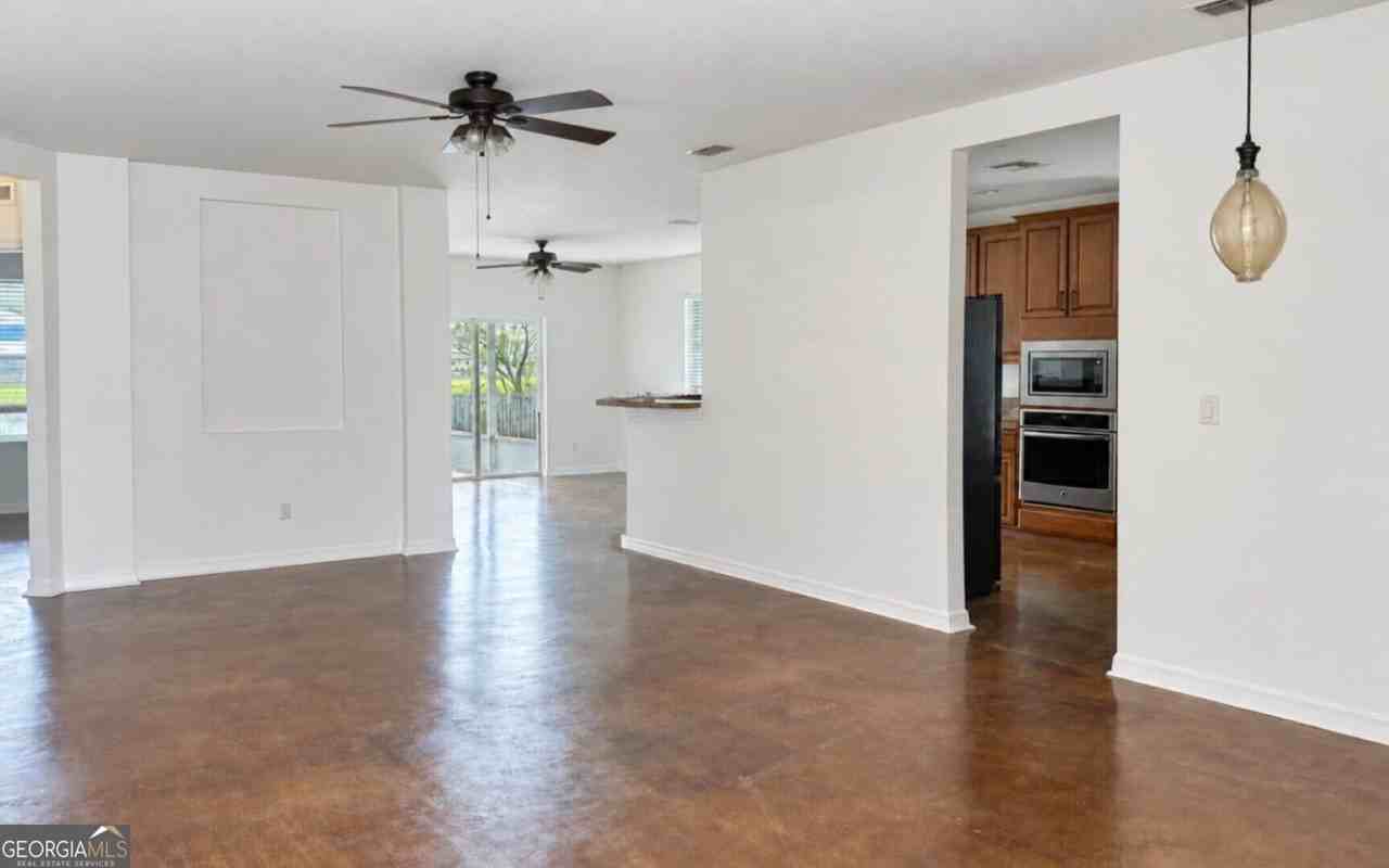 403 Soncel Dr - Photo 7 of 40